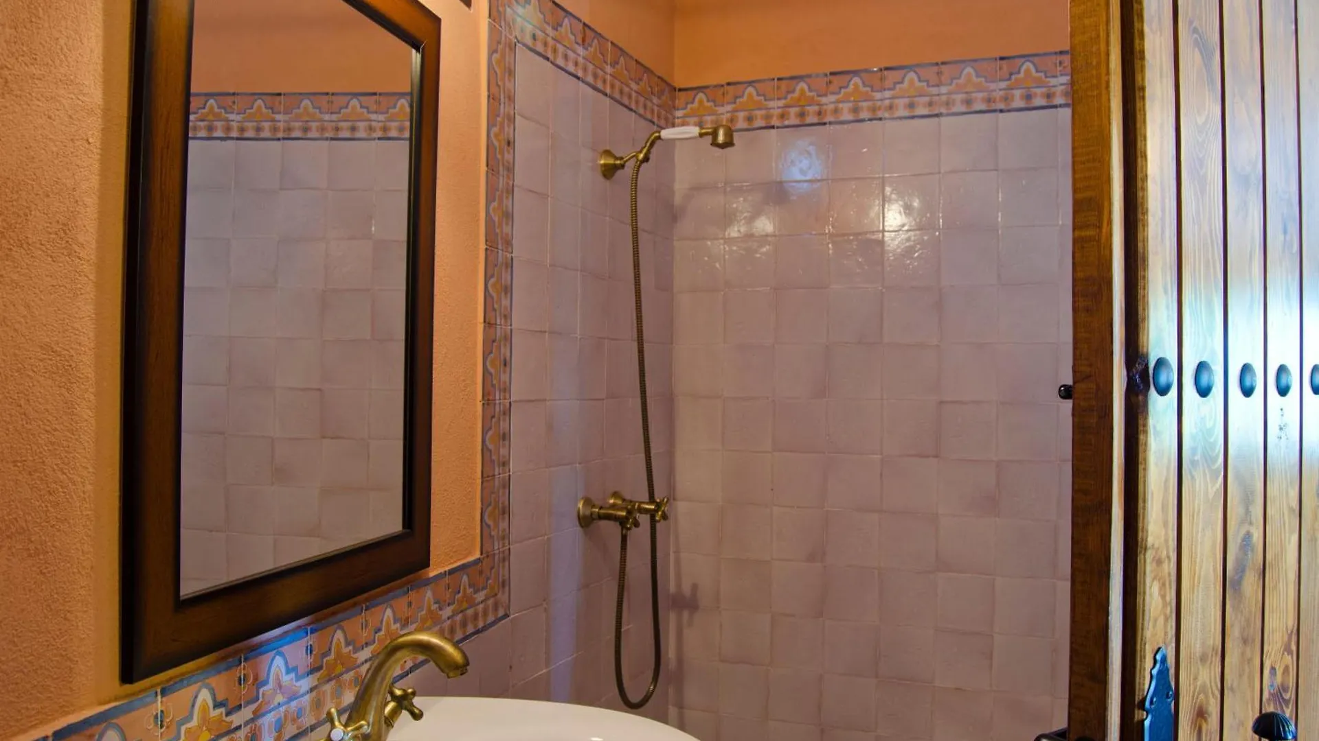Holiday home Gemuetliches Haus Mit Garten Und Schwimmbad Valor Spain